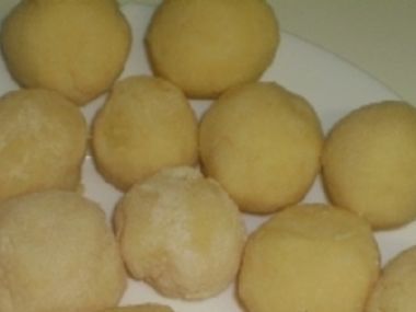 Banánové knedlíky s broskvovým pyré