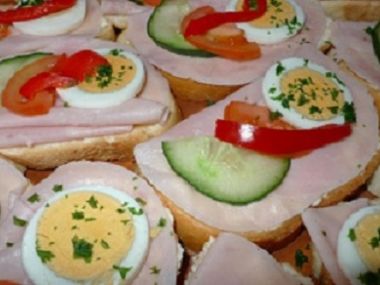 Chlebíčky s křenovou pomazánkou