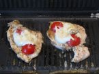 Kuřecí steak s mozzarelou a rajčaty