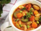 Polévka zeleninová s rýžovými nudlemi