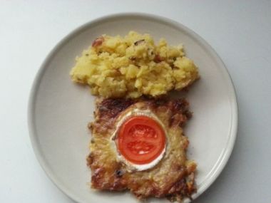 Sekaná na plechu se šťouchanými brambory