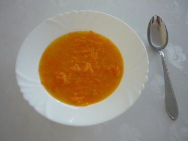 Mrkvová polévka s krupicí