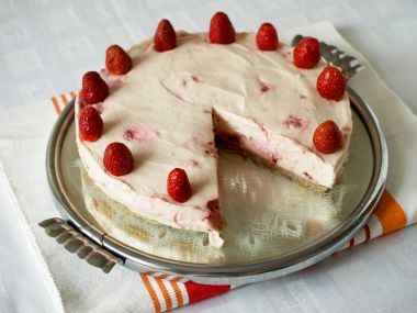 Jahodový cheesecake s bílou čokoládou