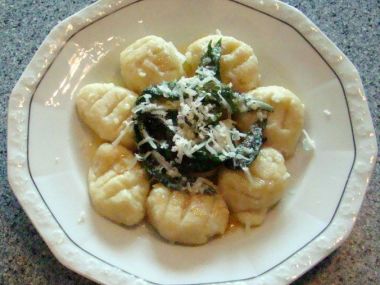 Gnocchi s medvědím česnekem a sýrem pecorino