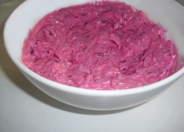 Salát z červené řepy (vhodný ke grilovanému masu)