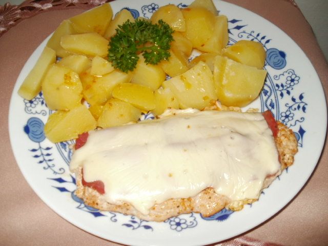 Recept: Kuřecí smažený řízek se šunkou a sýrem | Tradičnírecepty.cz