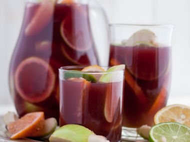 Sangria s blumami a pomeranči