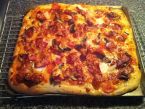 Recept Pizza se šunkou, vejcem a olivami