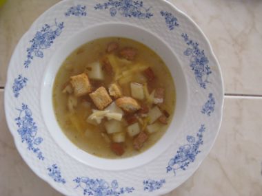 Česnečka se sýrem a opečenou houstičkou