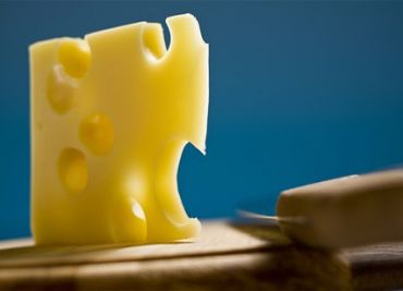Teplý uzenářský sýr