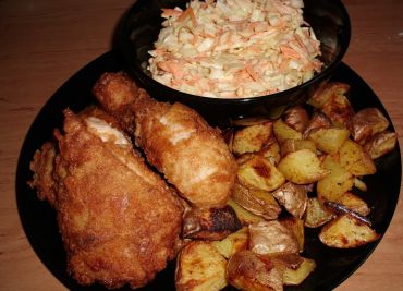 Jižanské kuře a salát coleslaw