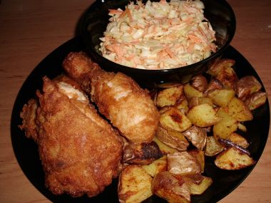 Jižanské kuře a salát coleslaw