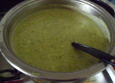 Brokolicová polévka s krupicí