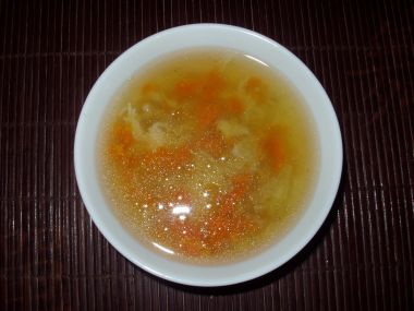Kuřecí polévka s kurkumou