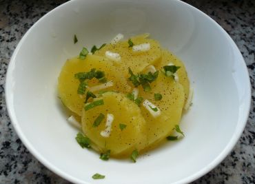 Jednoduchý a dietní salát z brambor