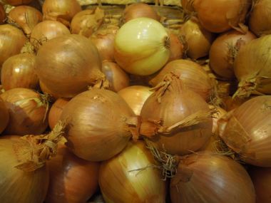 Cibulovo-okurkový salát