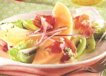 Salát z melounů, kiwi a parmské šunky