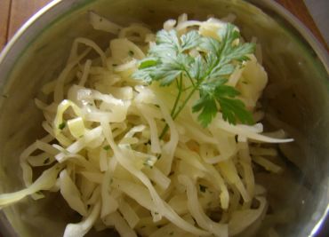 Salát z bílého zelí