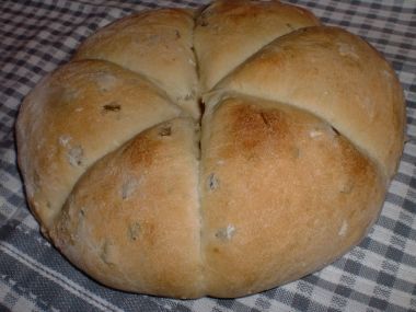 Nejrychlejší nekynutý chléb s olivami a rozmarýnem