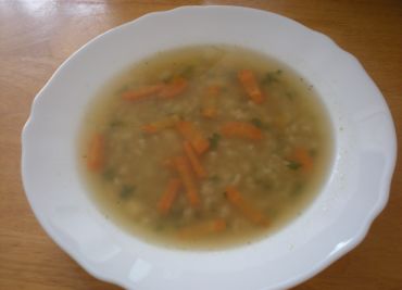 Zeleninová polévka s rýží.