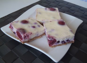 Borůvkovo-višňový cheesecake