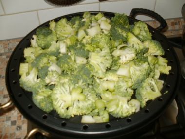 Brokolice s česnekem a modrým sýrem