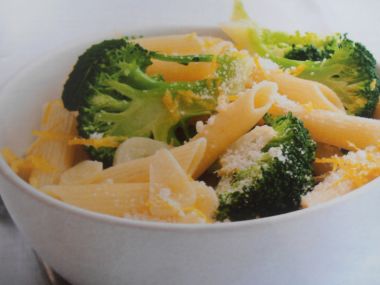 Těstoviny s brokolicí a parmezánem