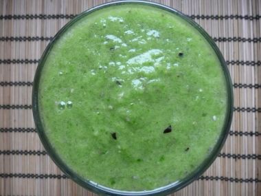 Avokádovohruškové smoothie s chia semínky a špenátem