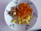 Dušená mrkev s bramborem a dušeným masem