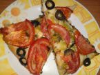 Olivovo-cibulový koláč s rajčaty