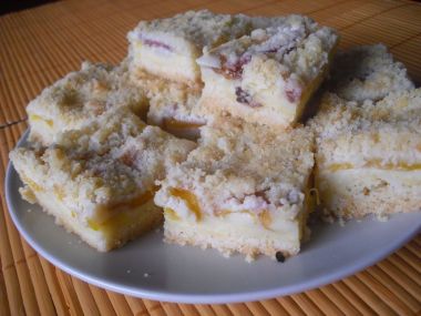 Rychlá buchta s broskvemi a pudinkem
