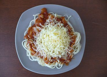 Špagety s rajčatovo-nivovou omáčkou