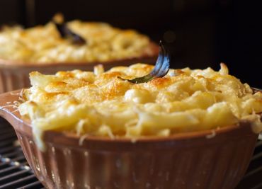 Penne s kuřecím masem a smetanovo-sýrovou omáčkou (zapečené v troubě)