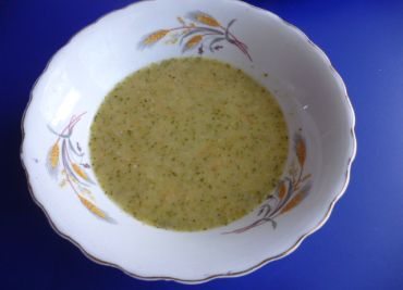 Brokolicová polévka s česnekem
