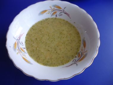 Brokolicová polévka s česnekem