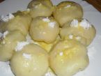 Broskvové knedlíky z tvarohovo-bramborového těsta
