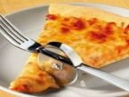 Recept Pizza se šunkou, vejcem a olivami