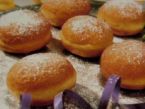 Kynuté koblížky s přidanou šlehačkou do těsta