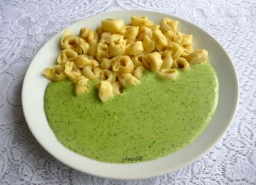 Tortellini se špenátovou omáčkou