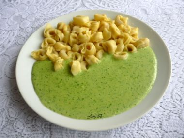 Tortellini se špenátovou omáčkou