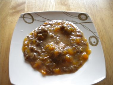 Hovězí kostky v mrkvi