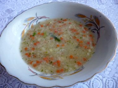 Vločková polévka s česnekem a zeleninou