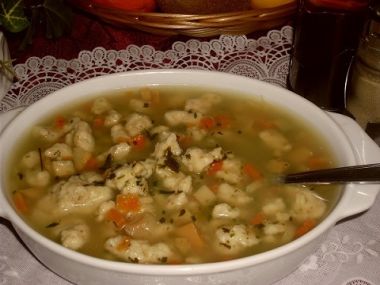 Pórková polévka s drožďovými knedlíčky