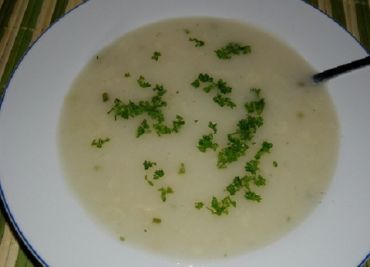 Lehoučká květáková polévka