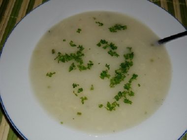 Lehoučká květáková polévka