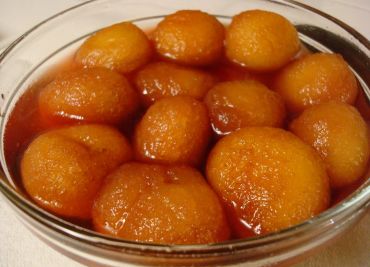 Gulab jamun - velmi sladké indické kuličky