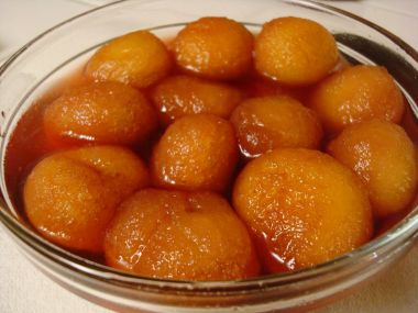 Gulab jamun - velmi sladké indické kuličky