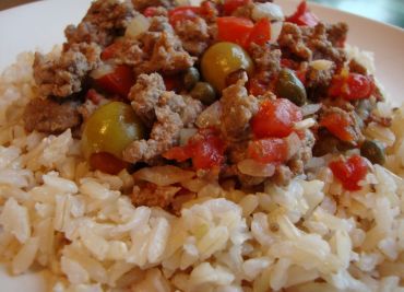 Picadillo - hovězí maso s rajčaty a olivami