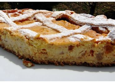 Pastiera Napoletana - italský koláč s ricottou, rýží a kandovaným ovocem