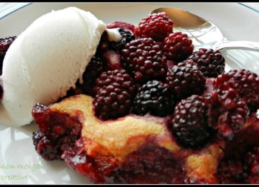 Fruit cobbler - ovocný americký nákyp se zmrzlinou